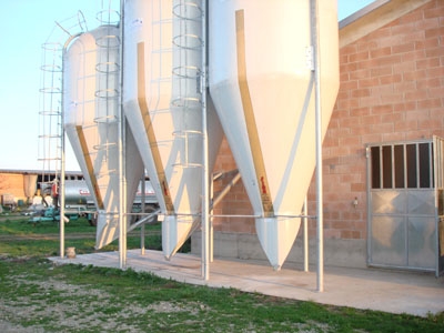 Silos in vetroresina - Ci.Va impianti fotovoltaici attrezzature zootecnica Fossano Cuneo Piemonte impianti elettrici e automazioni